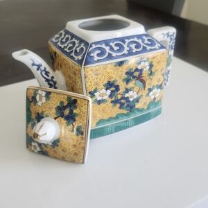 Kutani Takahashi Hand-painted Teapot